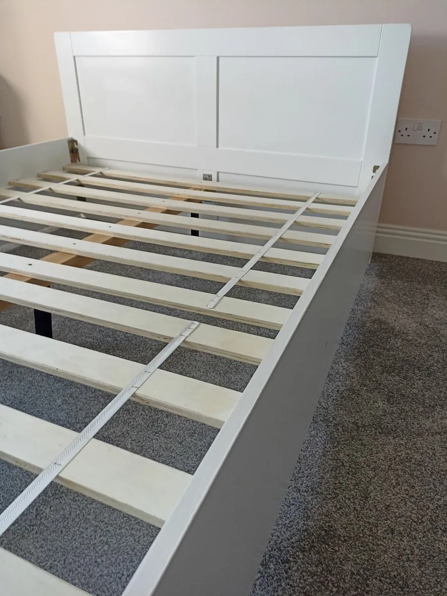 Double bedframe with mattress - Image 3