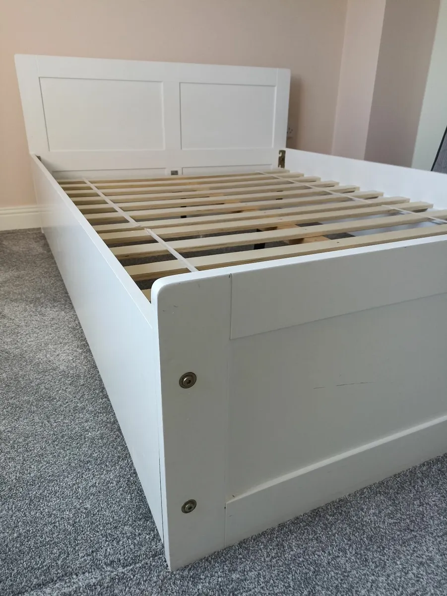 Double bedframe with mattress - Image 4