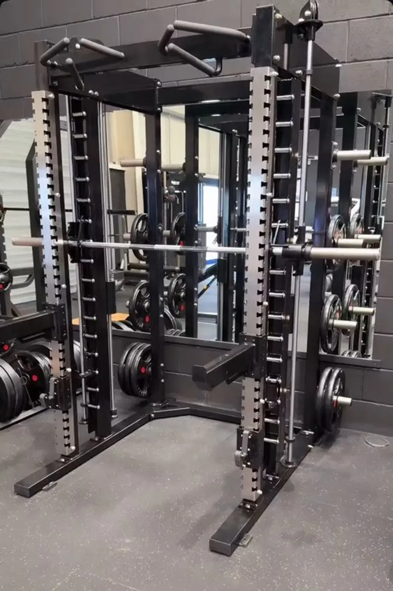 Smith Machine / Power Rack ( StrengthMax )