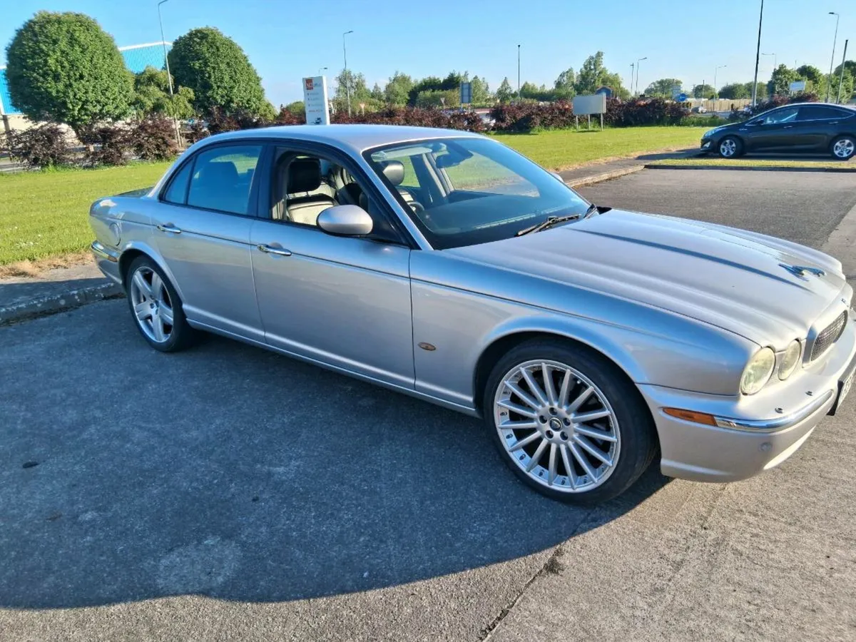 2006 Jaguar XJR Spanish plate showroom - Image 1