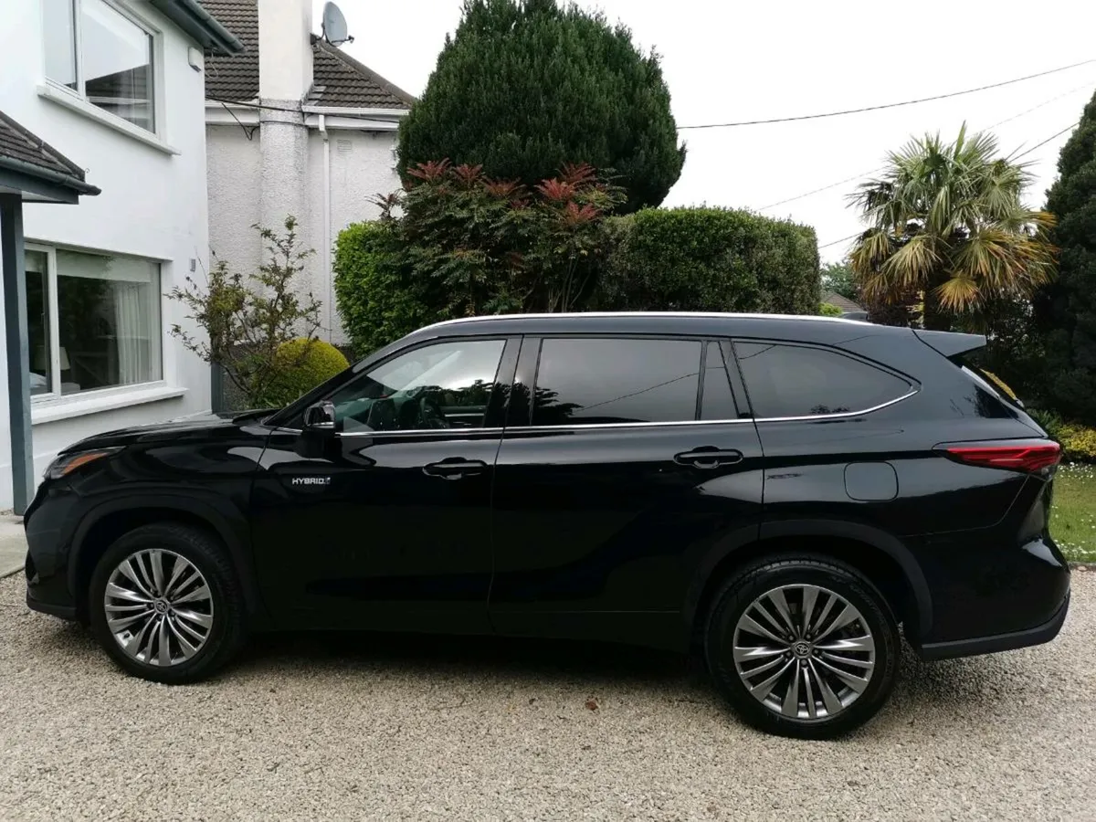Low Mileage Toyota Highlander - Image 4