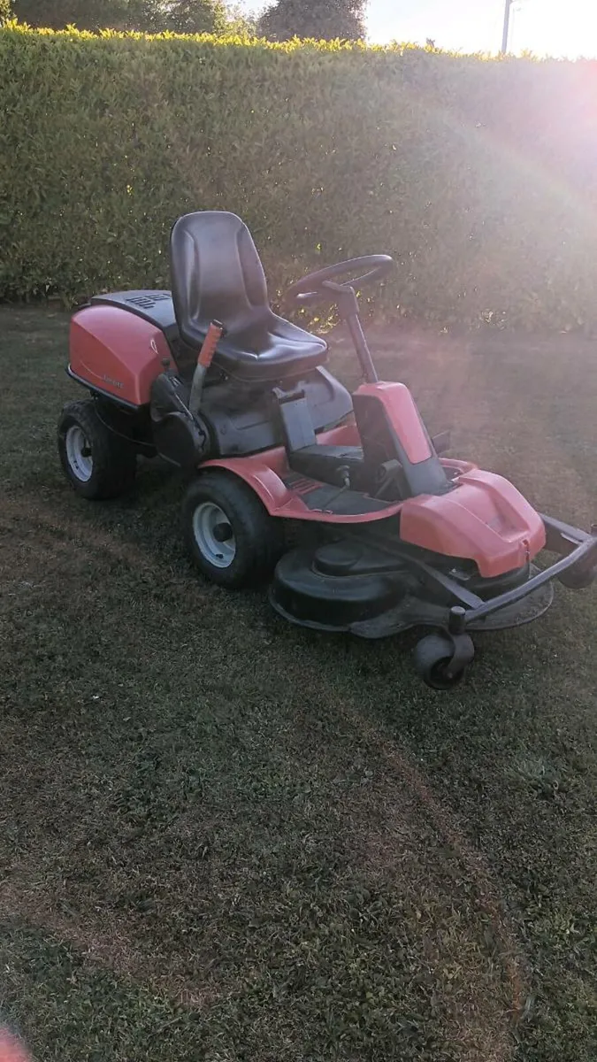 Jonsered 18hp Twin cylinder,  Briggs, Hydrostatic - Image 2