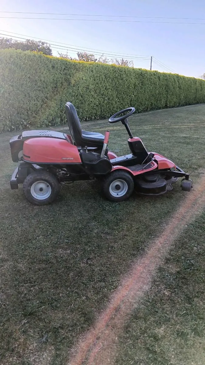 Jonsered 18hp Twin cylinder,  Briggs, Hydrostatic - Image 4