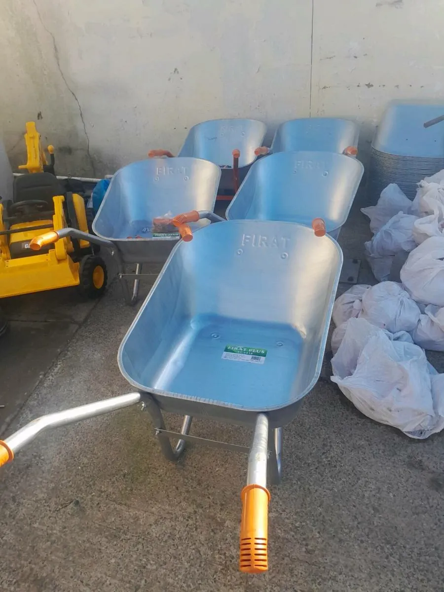 Wheelbarrows on clearance sale - Image 2