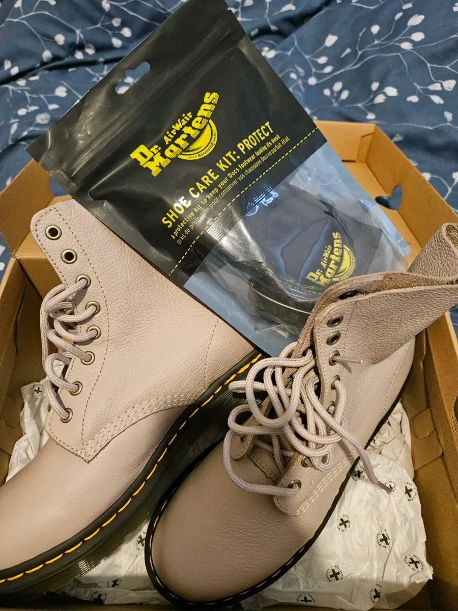 Boots - Image 2