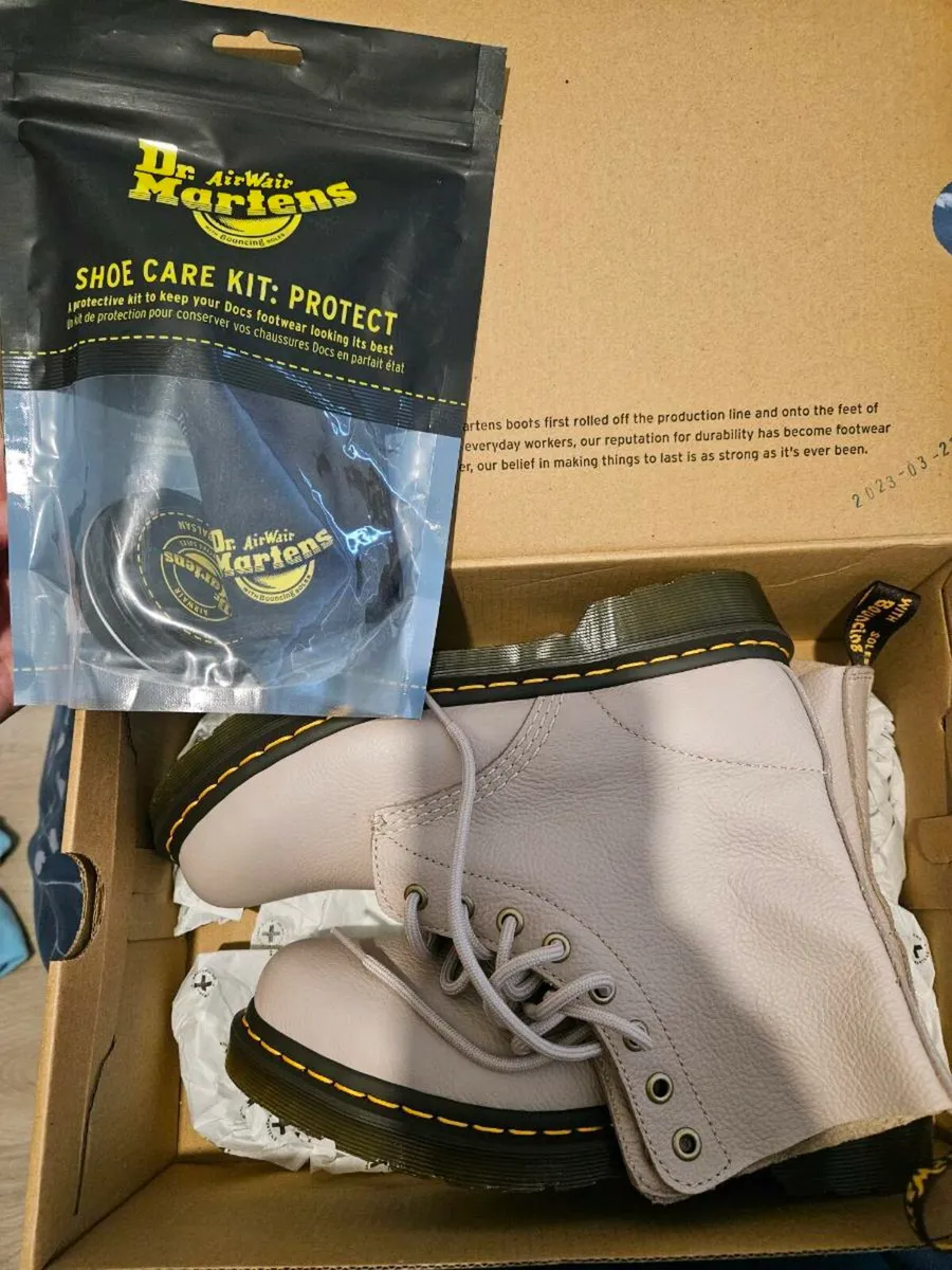 Boots - Image 1