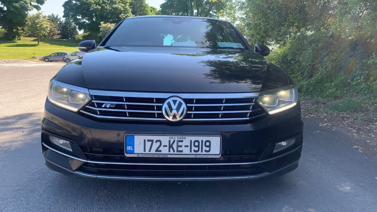 R-Line Volkswagen Passat 2.0 TDI - Image 2