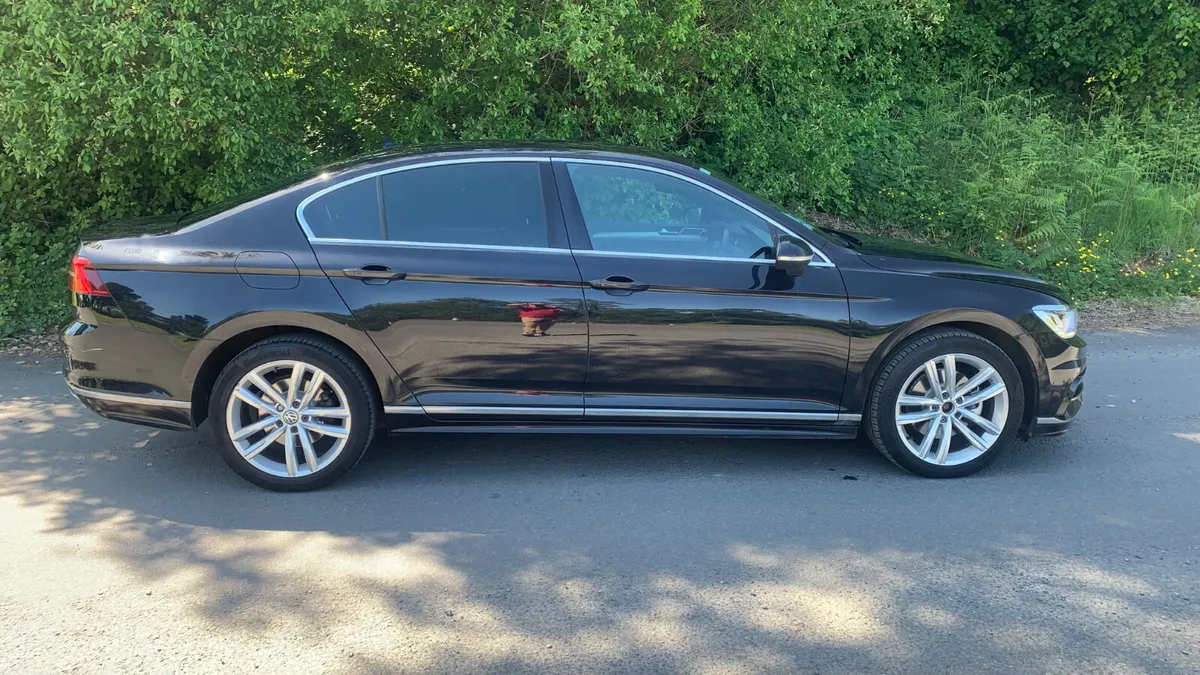R-Line Volkswagen Passat 2.0 TDI - Image 4