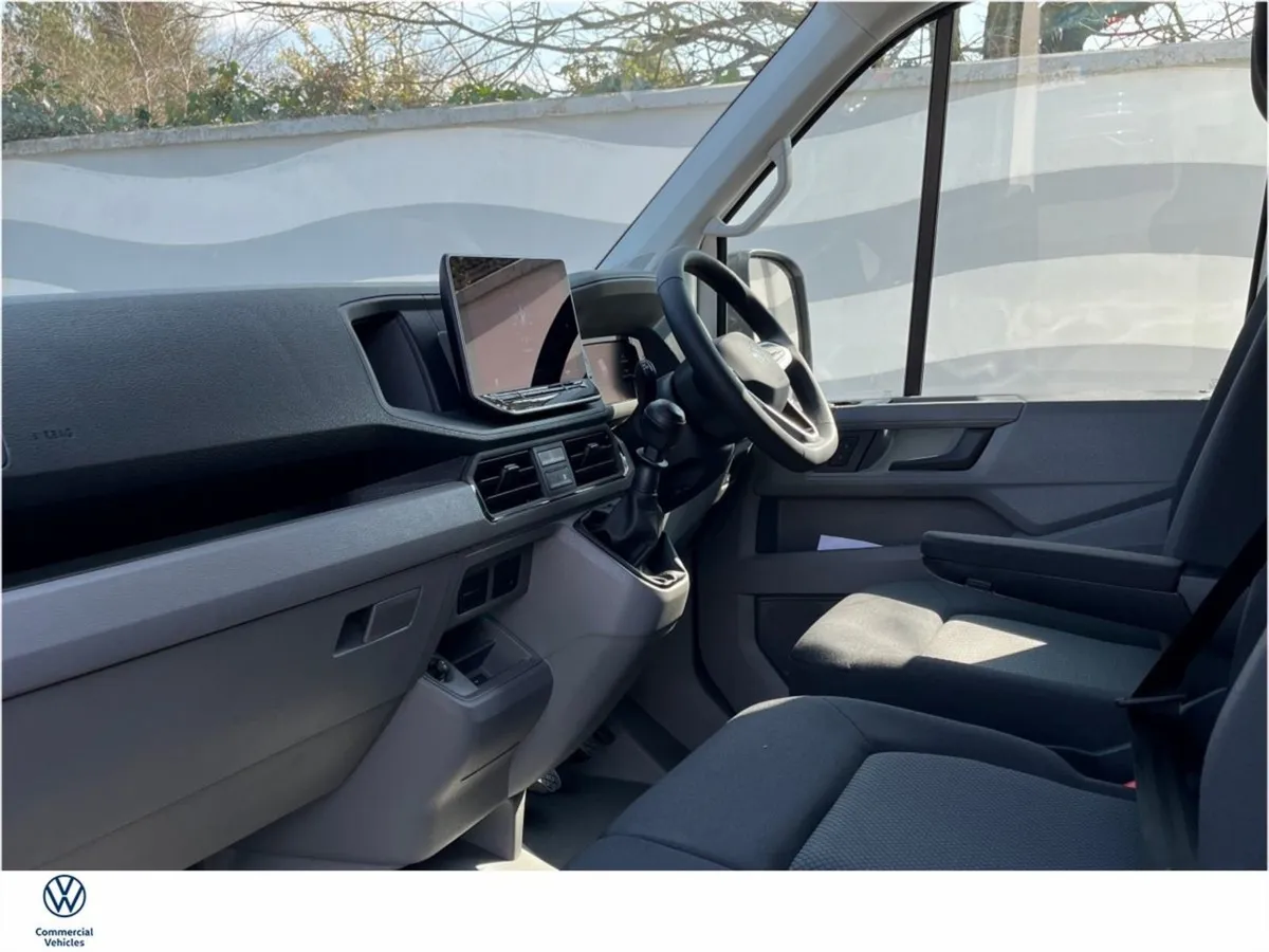 Volkswagen Crafter Highline Medium Wheel Base 2.0 - Image 4