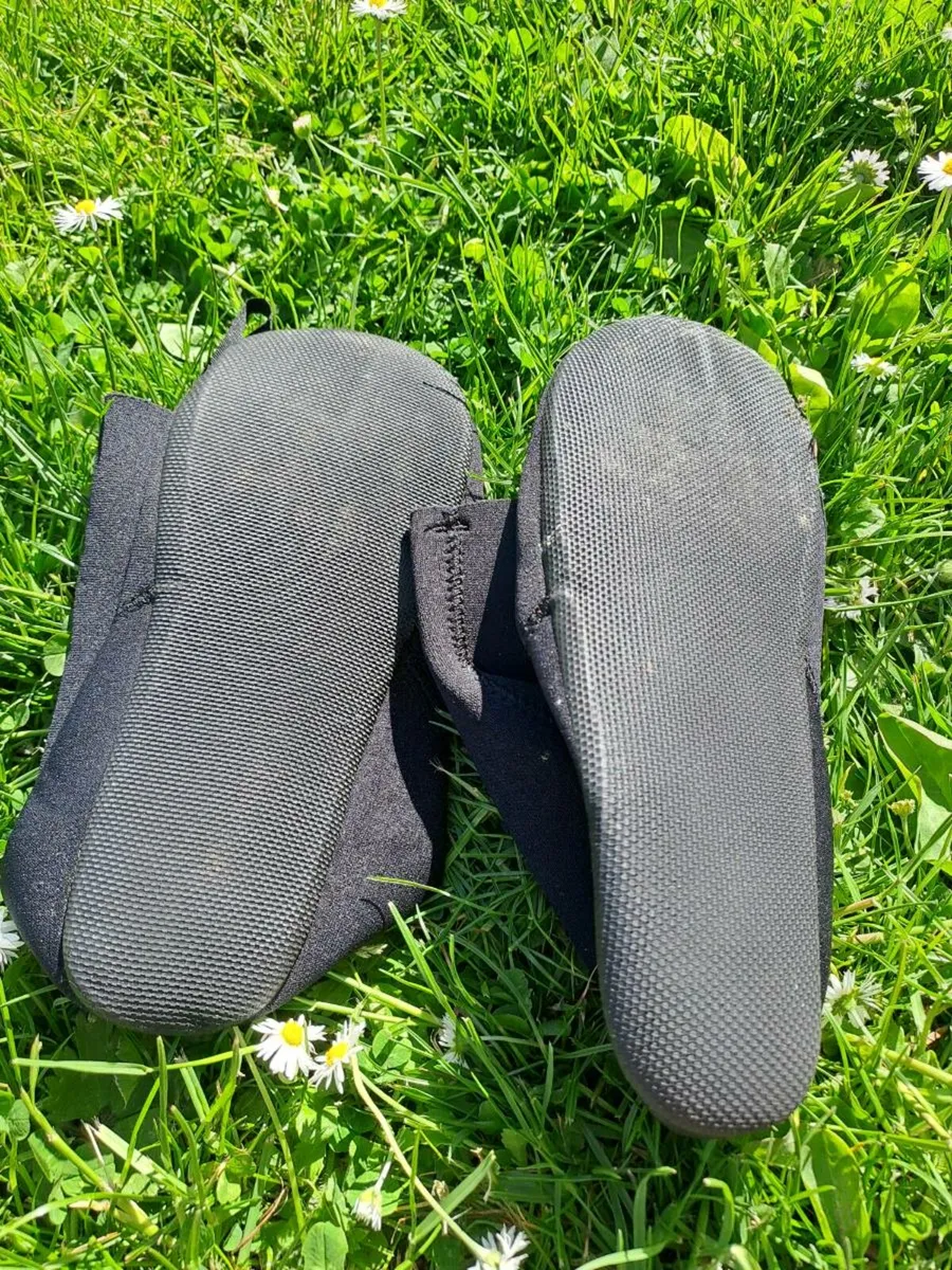 Olaian surfing booties 5.5 to 6.5 - Image 2