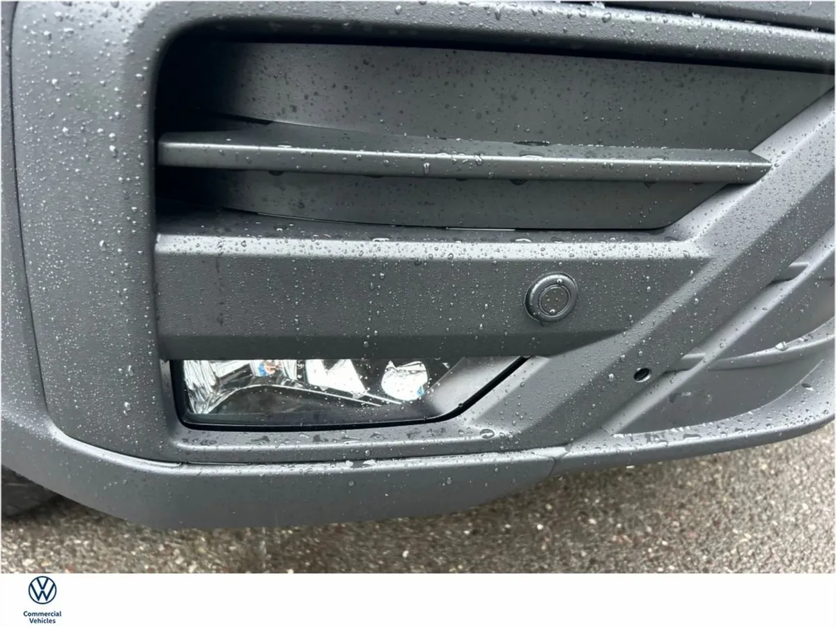 Volkswagen Crafter Highline 35 MWB 177BHP 6 Speed - Image 2