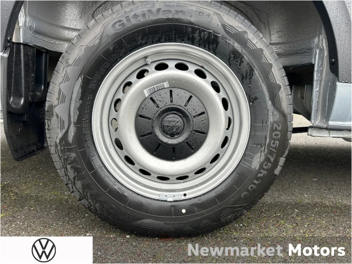 Volkswagen Crafter Highline 35 Medium Wheel Base - Image 2