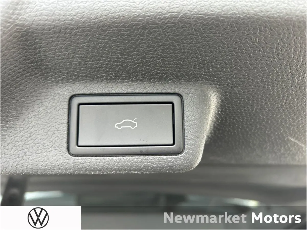 Volkswagen ID. Buzz 7 Seater 280BHP First ONE Ava - Image 4