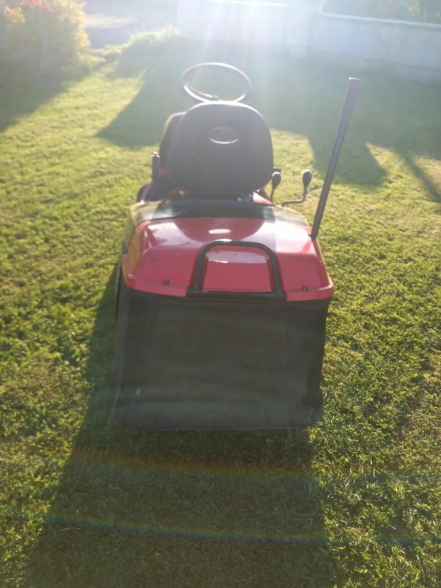 Ride on lawnmower - Image 2