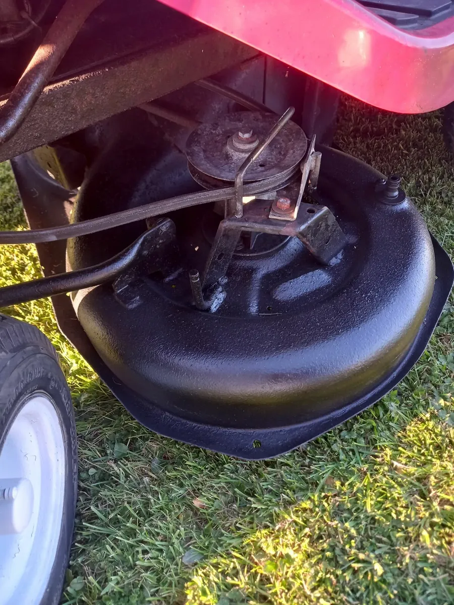Ride on lawnmower - Image 3