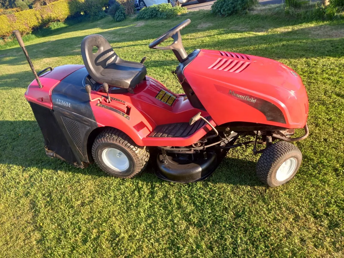 Ride on lawnmower - Image 1