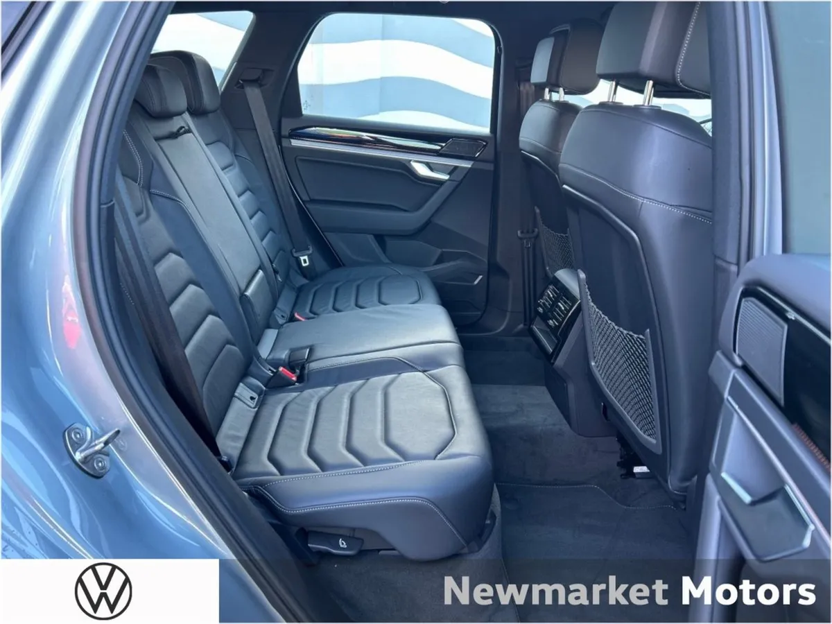 Volkswagen Touareg R-line 3.0tdi Passanger 5 Seat - Image 4