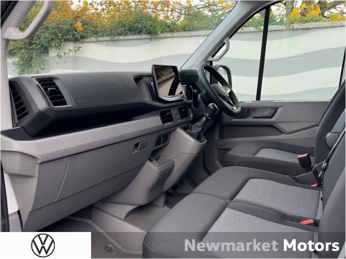 Volkswagen Crafter New Model Highline 30 Medium W - Image 4