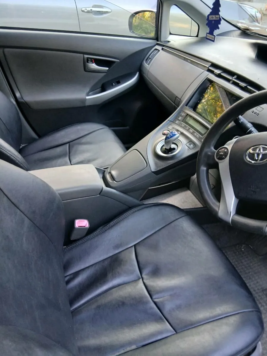 Toyota prius hybrid - Image 3