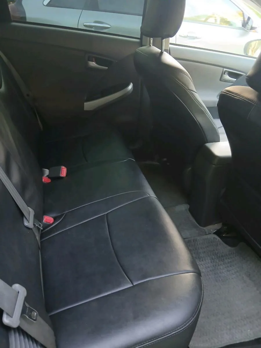 Toyota prius hybrid - Image 4