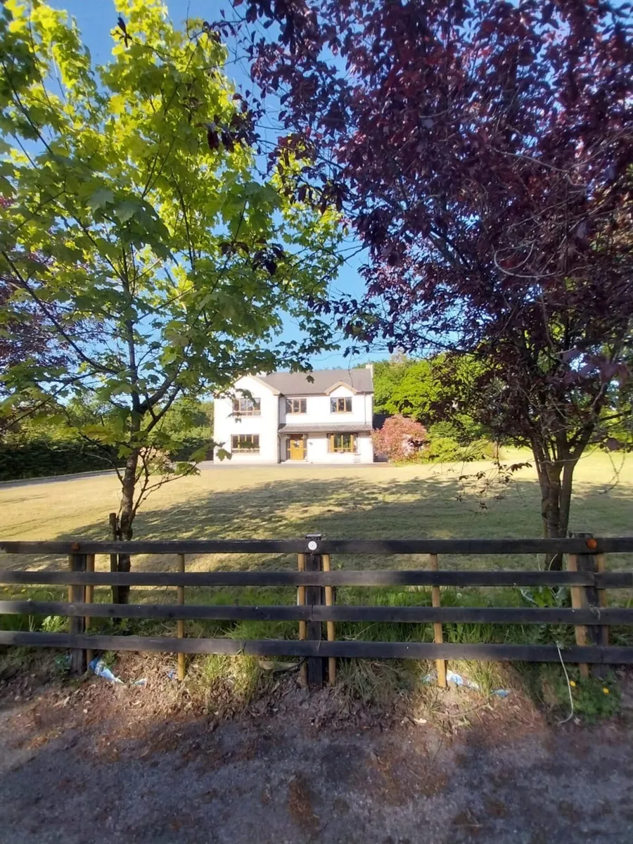 5 Bedroom Detached House For Sale - Image 1
