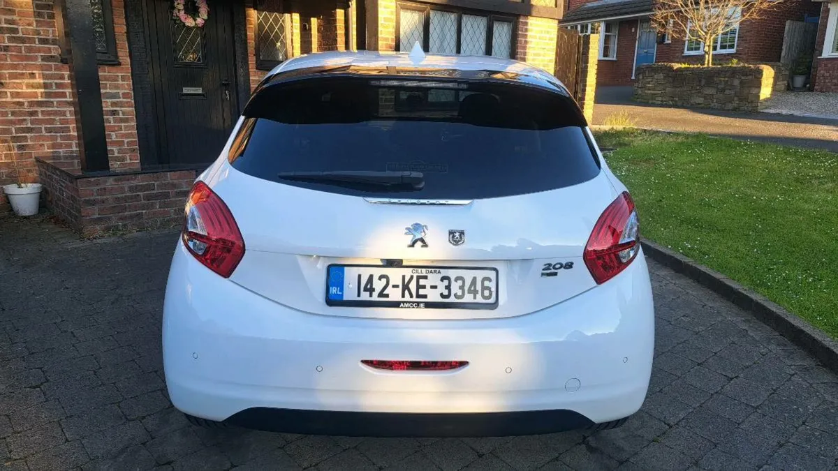 PEUGEOT  208 1.2 AUTOMATIC 5DR 2014 SUPERB - Image 2