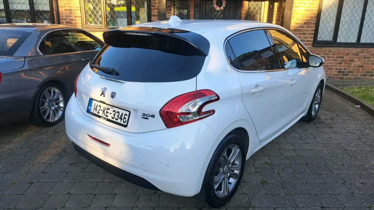 PEUGEOT  208 1.2 AUTOMATIC 5DR 2014 SUPERB - Image 3