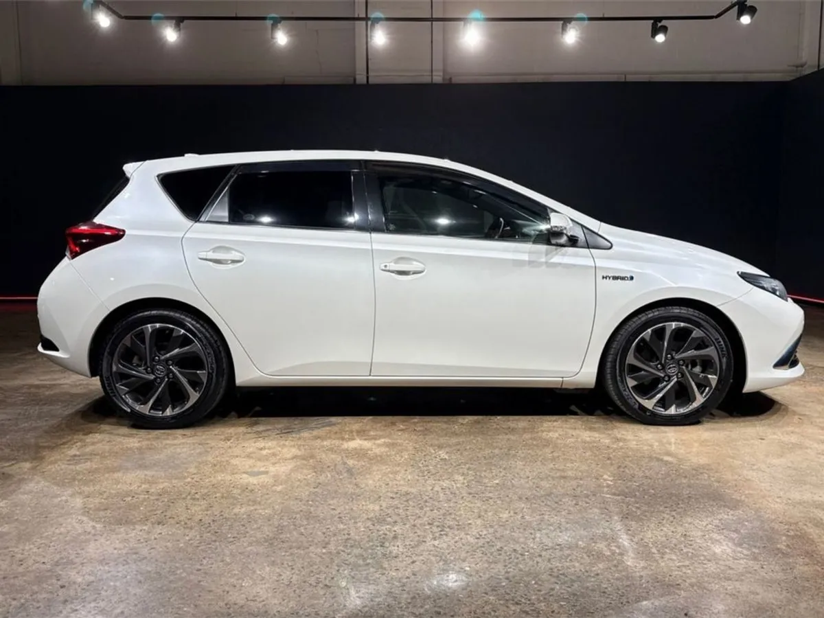 Toyota Auris 1.8 Hybrid Automatic - Upgraded Allo - Image 2