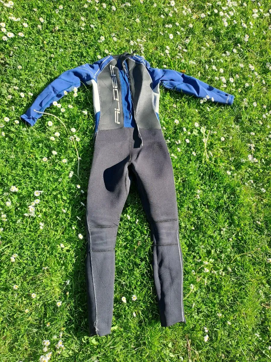 Kids size XL wetsuit incl postage cost - Image 3
