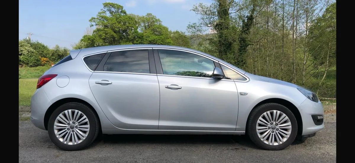 Opel Astra 2015 - Image 2