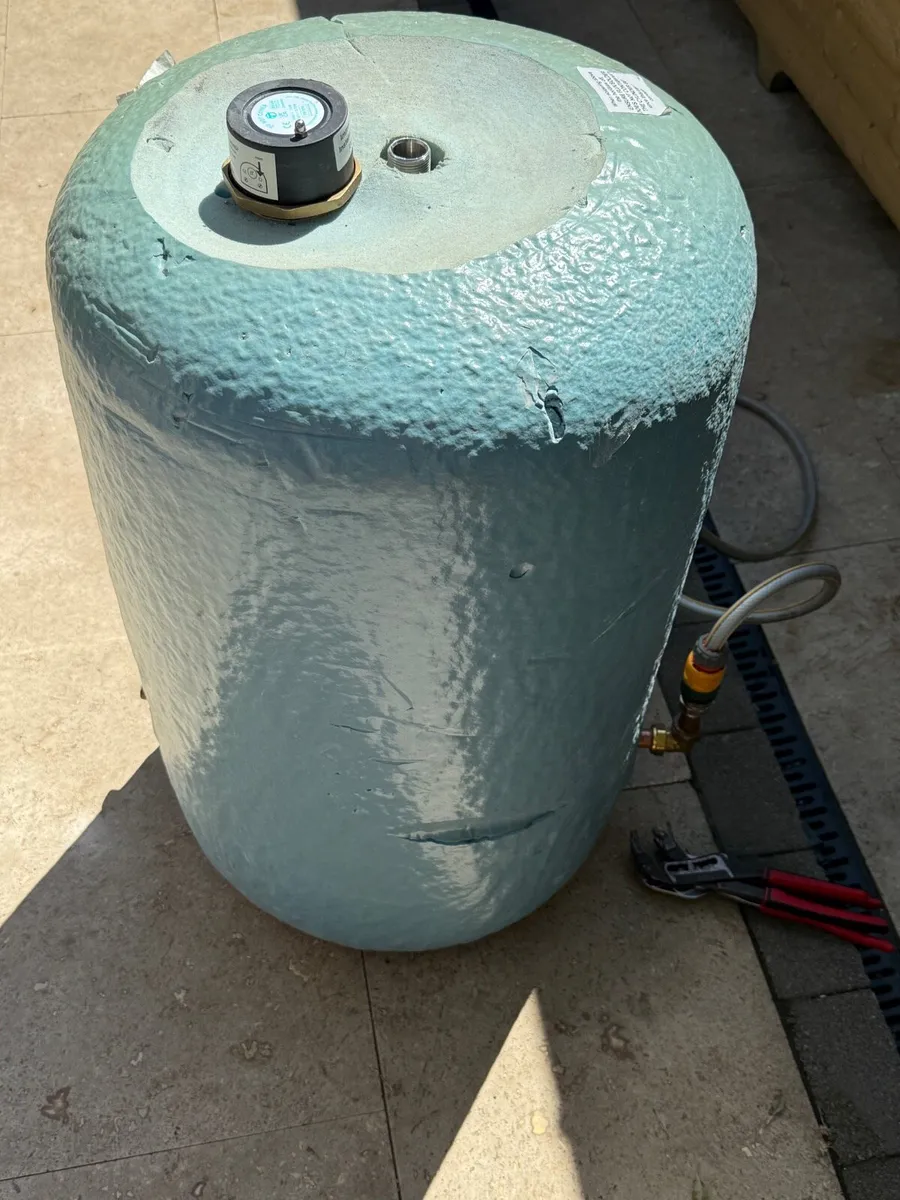Hot water cylinder - Image 3