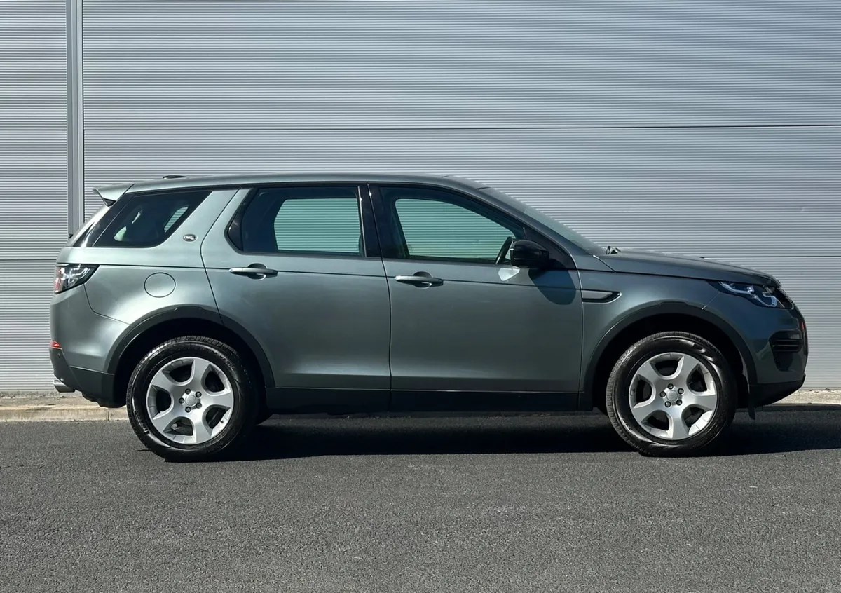 Discovery Sport *7 Seater *Glassroof - Image 3