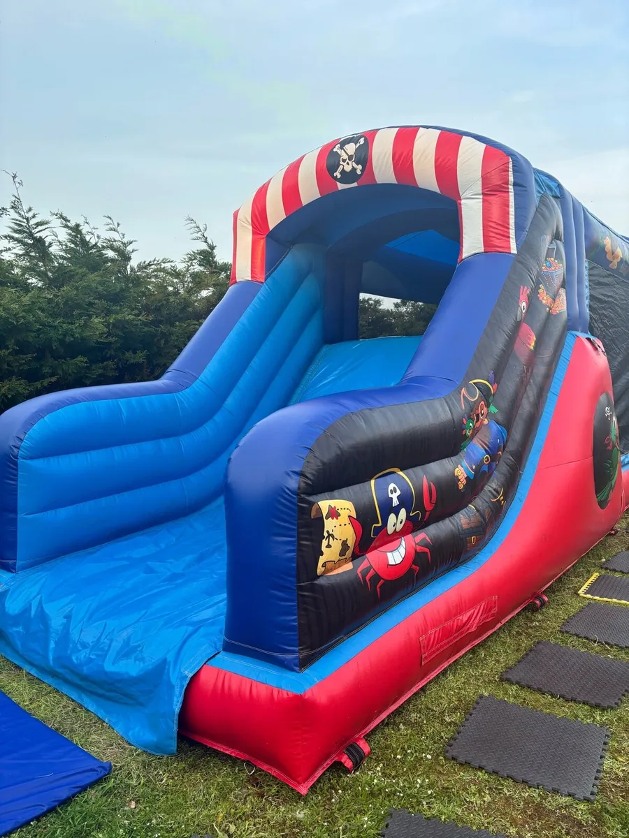 Bouncy castle 30ft - Image 3