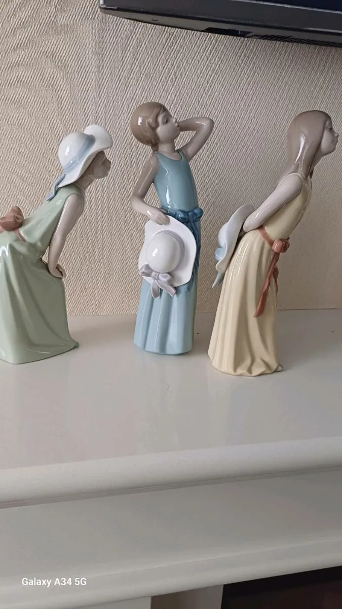 Vintage Lladro Girls with Hat Figurine - Image 1