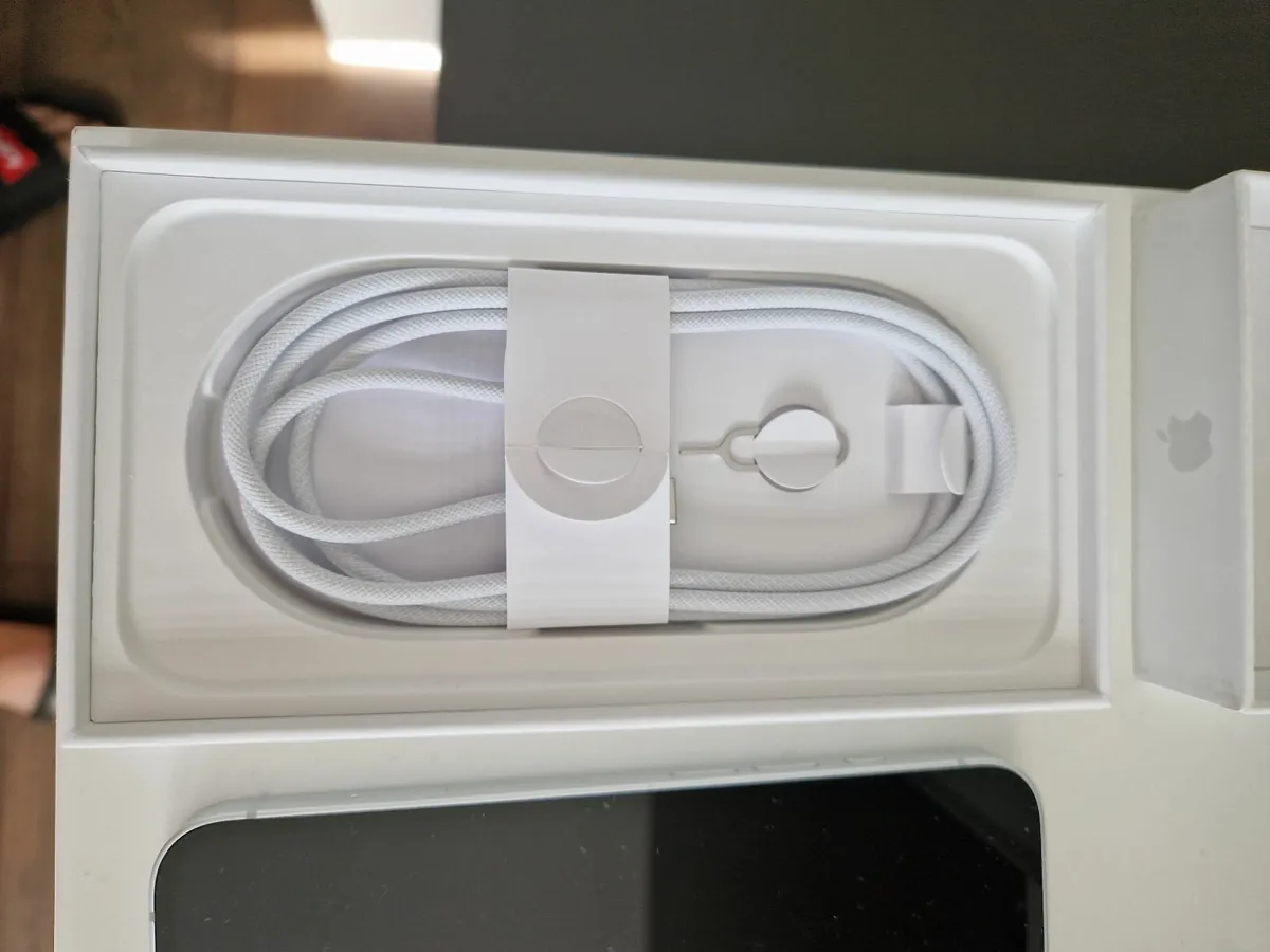 Iphone 16e Brand New - Image 4