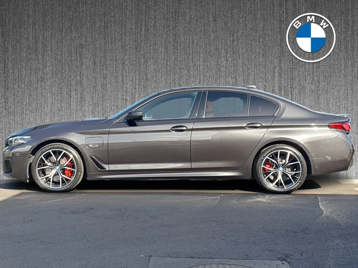 BMW 5 Series 530e M Sport Saloon - Image 4