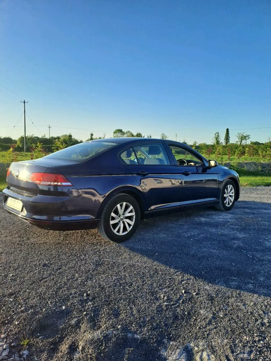 Volkwagen Passat - Image 1