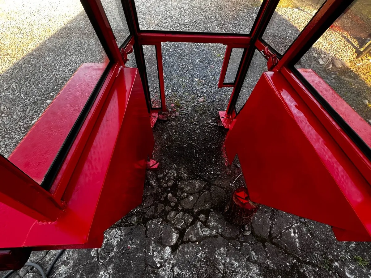 Massey Ferguson 135 cab/ wheels - Image 2