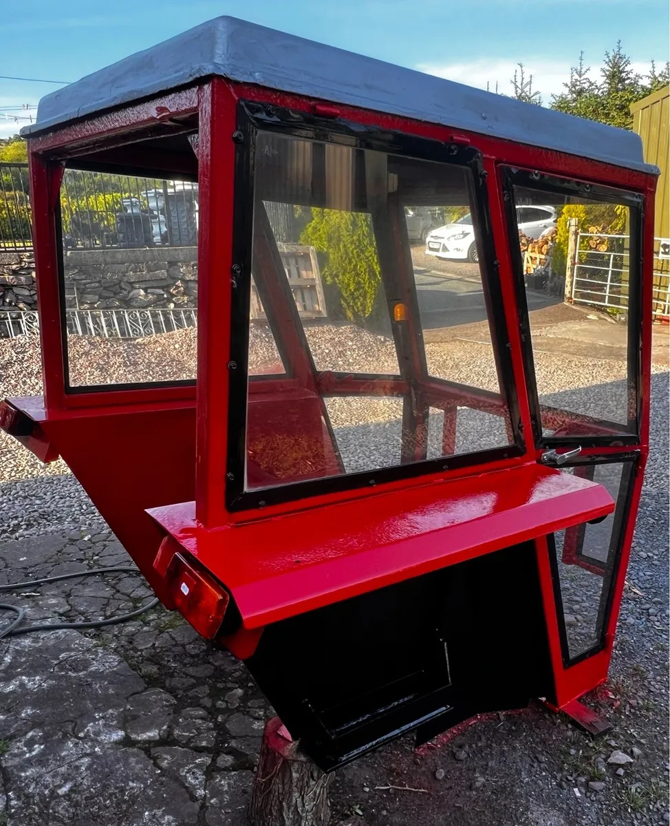 Massey Ferguson 135 cab/ wheels - Image 3