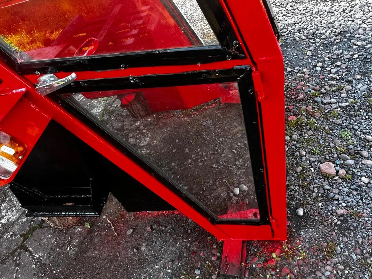 Massey Ferguson 135 cab/ wheels - Image 4