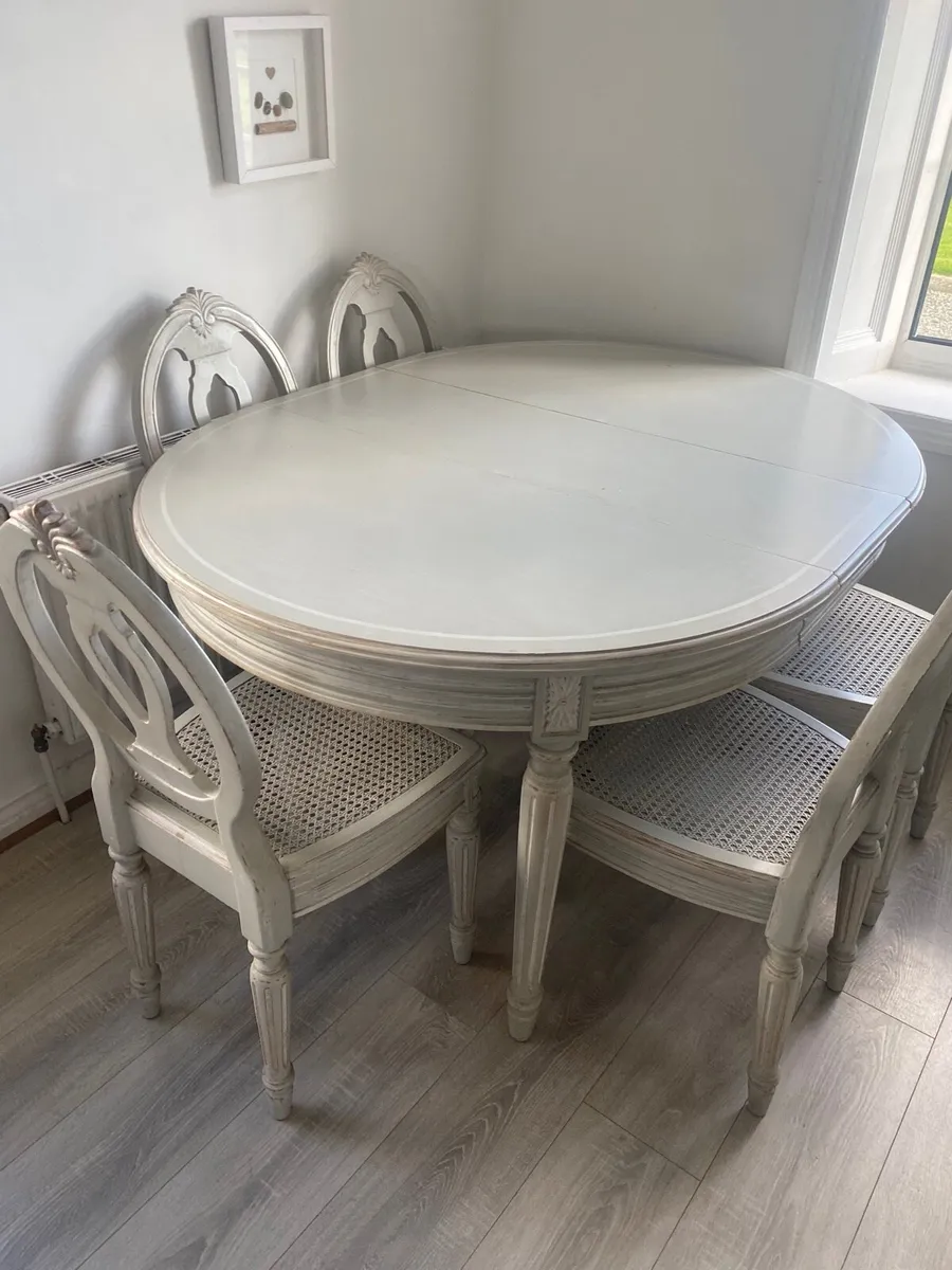 Kitchen table & Chairs - Image 1