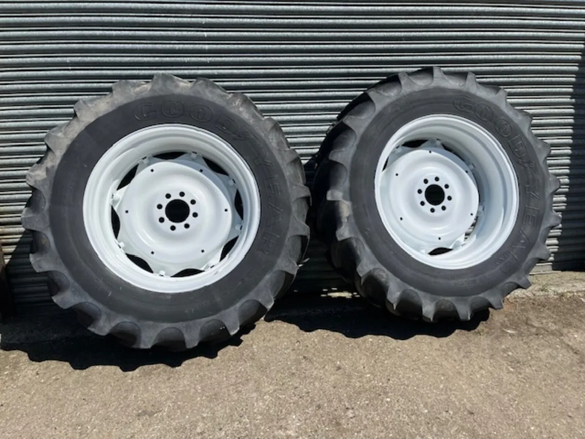 FORD WHEELS WHEELS 16.9 x 34 GOODYEAR TYRES - Image 1