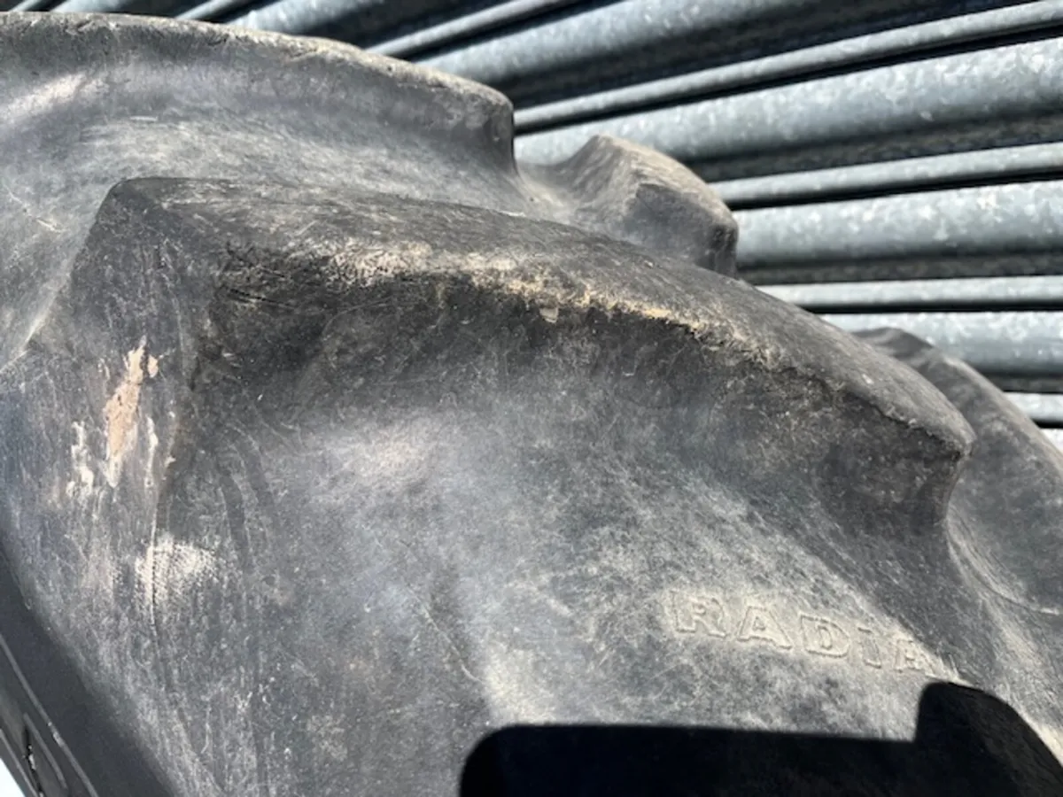 FORD WHEELS WHEELS 16.9 x 34 GOODYEAR TYRES - Image 4