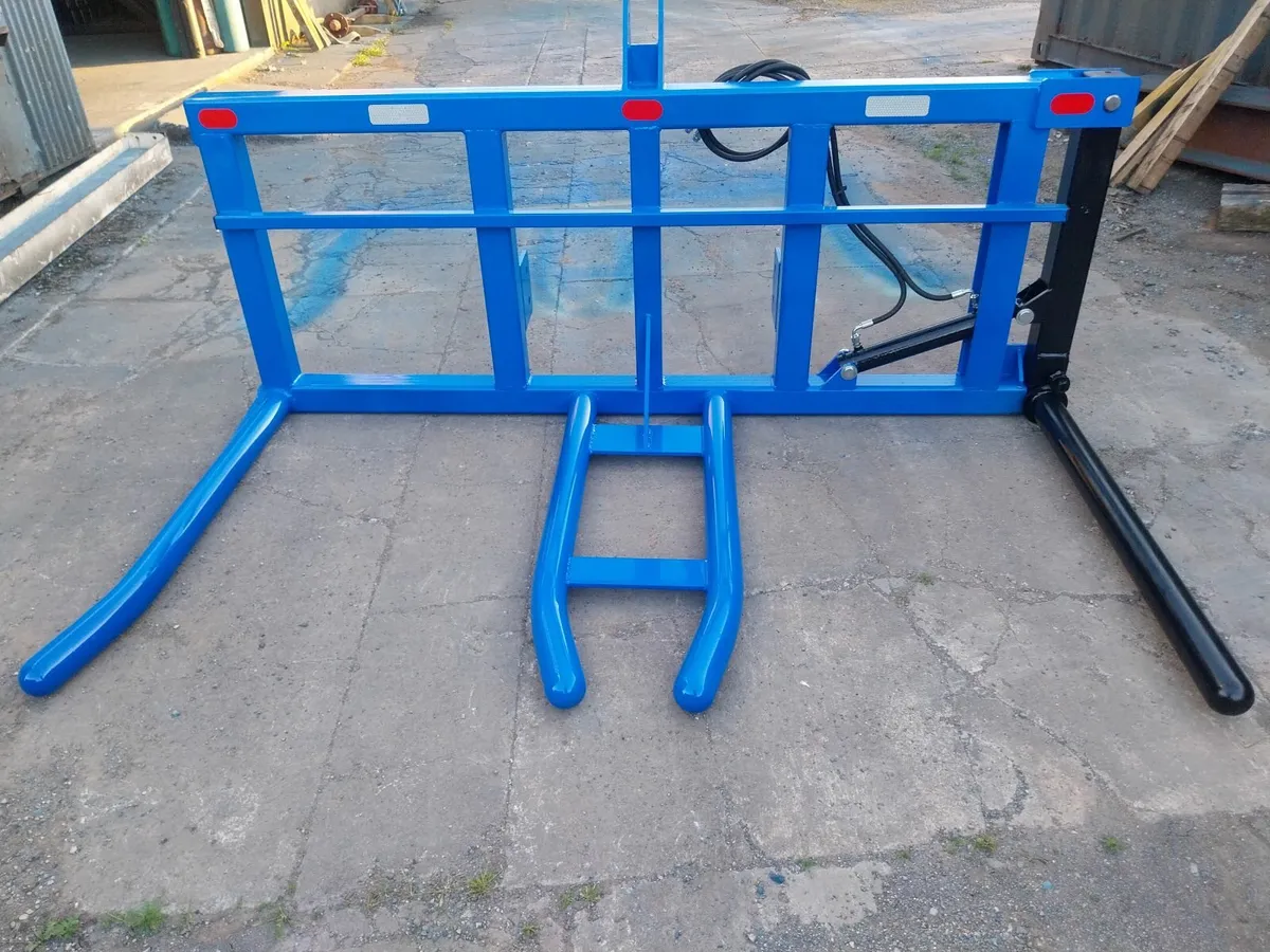 Swiñg Arm Bale handler - Image 1