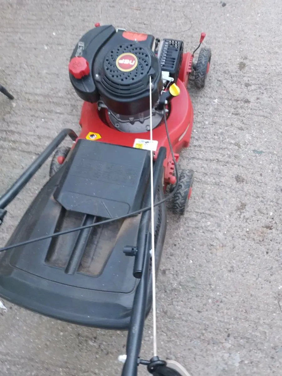 Small petrol lawnmower - Image 3
