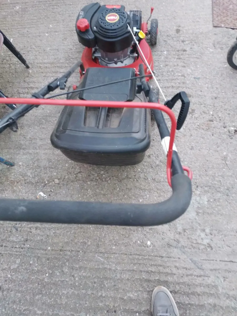 Small petrol lawnmower - Image 4