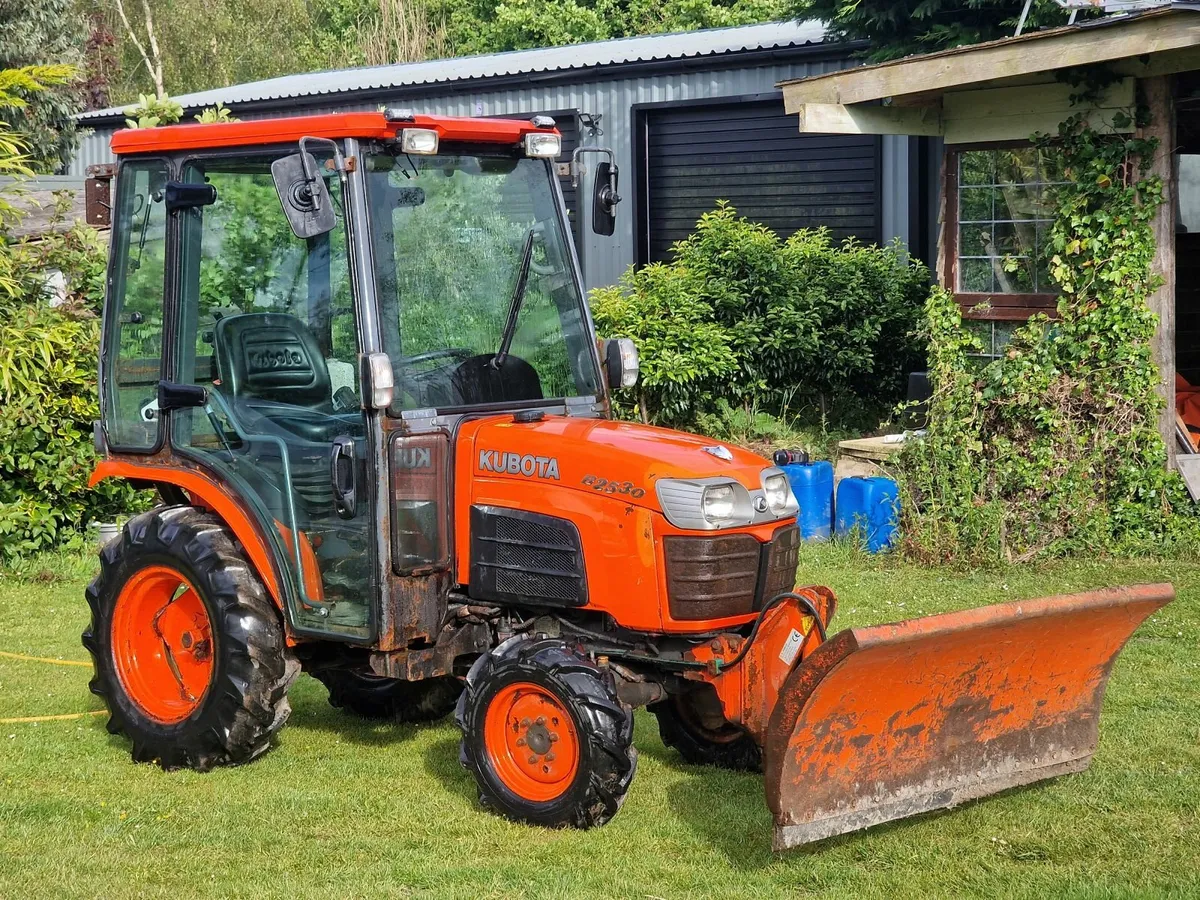 Kubota B2530 compact tractor yard scraper - Image 1