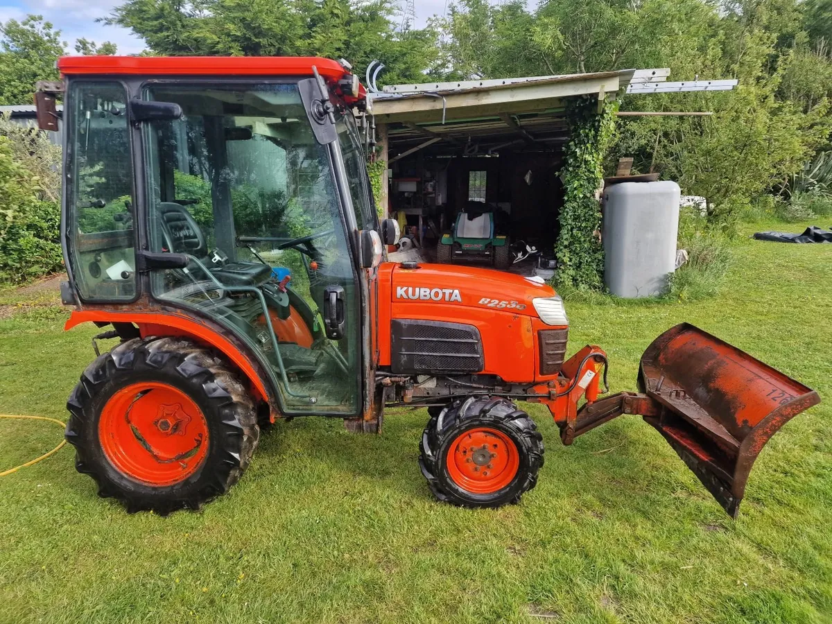 Kubota B2530 compact tractor yard scraper - Image 4