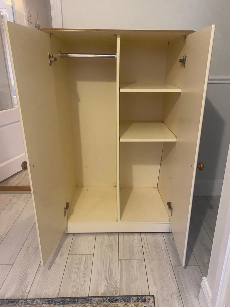 Bedroom wardrobe - Image 4