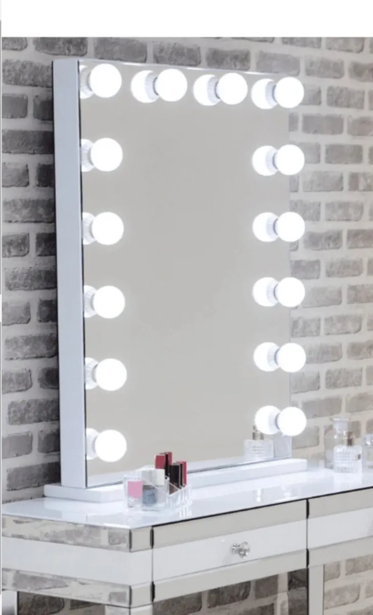 Vanity Hollywood Mirror - Image 1